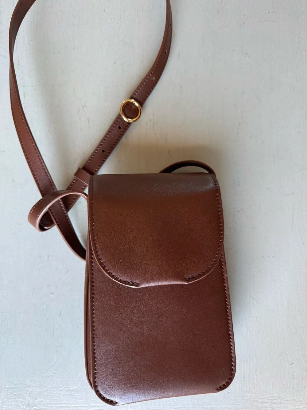 LIKE NEW Cuyana Concertina Phone Bag in Black Dark Chestnut Smooth Leather - Picture 3 of 11